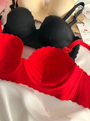 Dolgulu Destekli İz Yapmayan Kadın Sütyeni (Kırmızı/Siyah/Ten) - 5